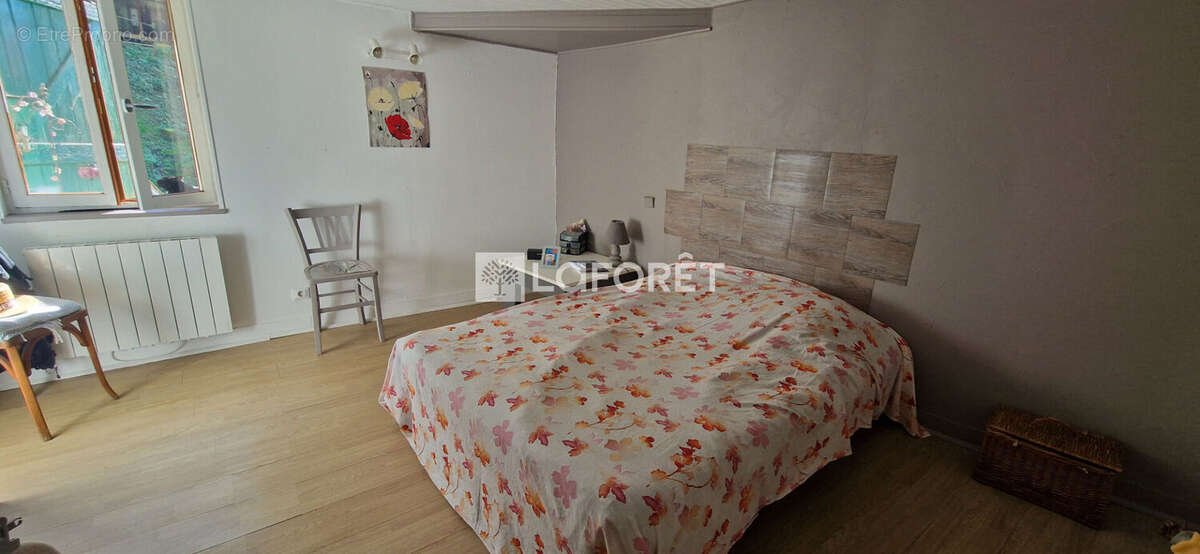 Maison à MONTIGNY-LES-ARSURES