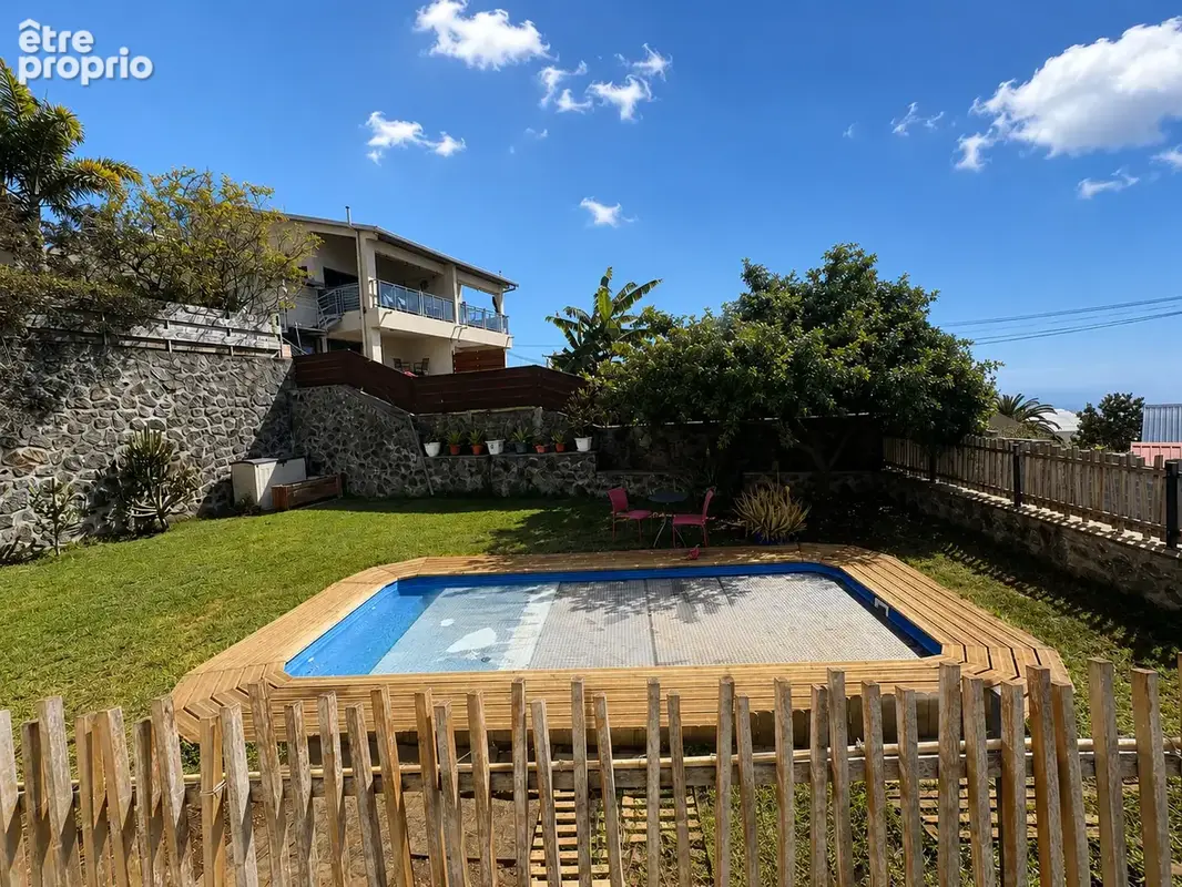À vendre   Villa avec piscine et belle vue mer à Bellemène St Paul - photo 2
