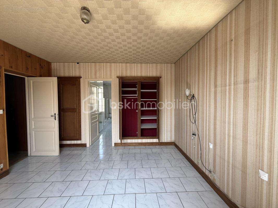 Maison de ville, double garage et fort potentiel – Quartier Miroir - Proche gare sud - photo 6