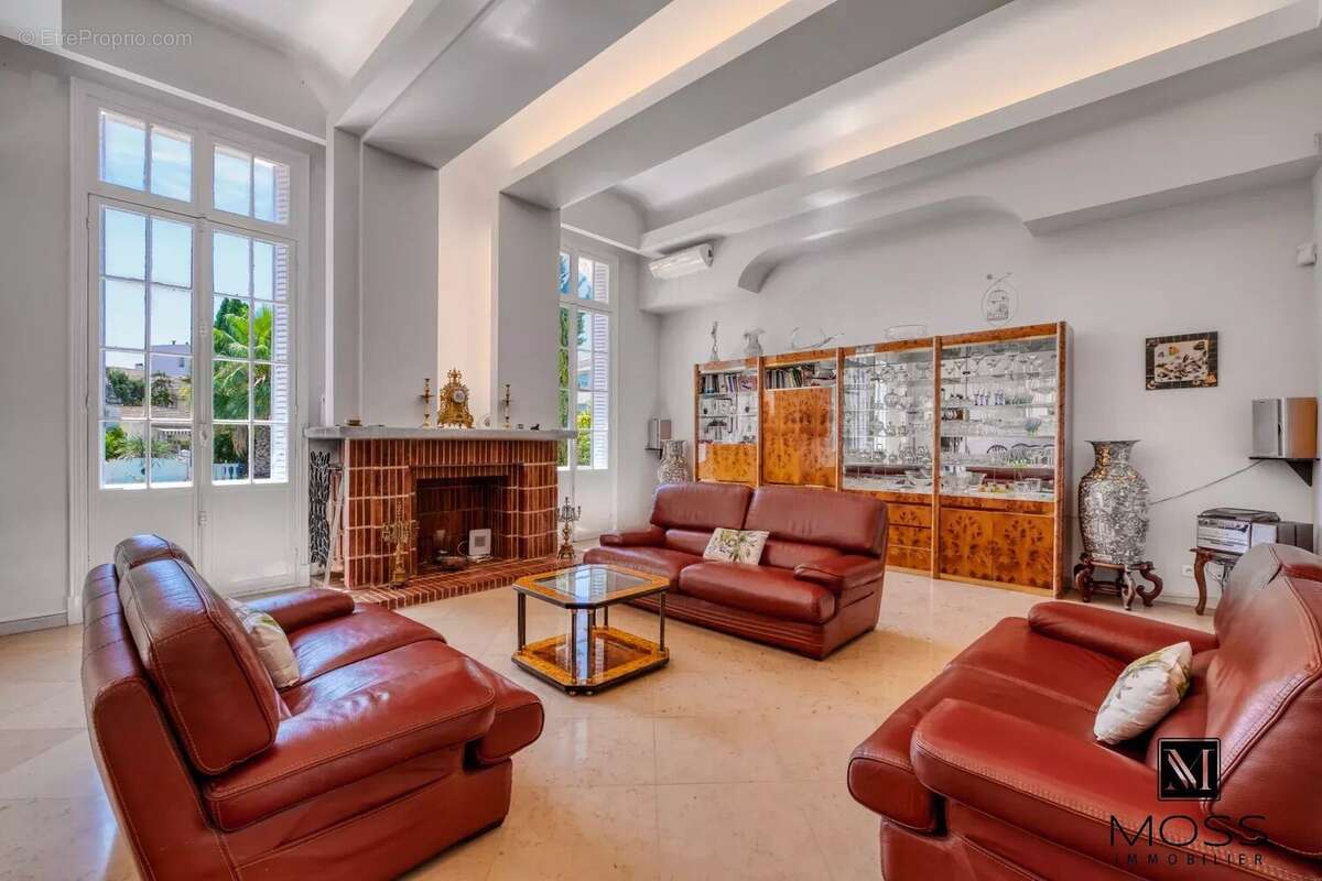 Parc Chambrun . Superbe Villa de 10 Pieces - photo 24