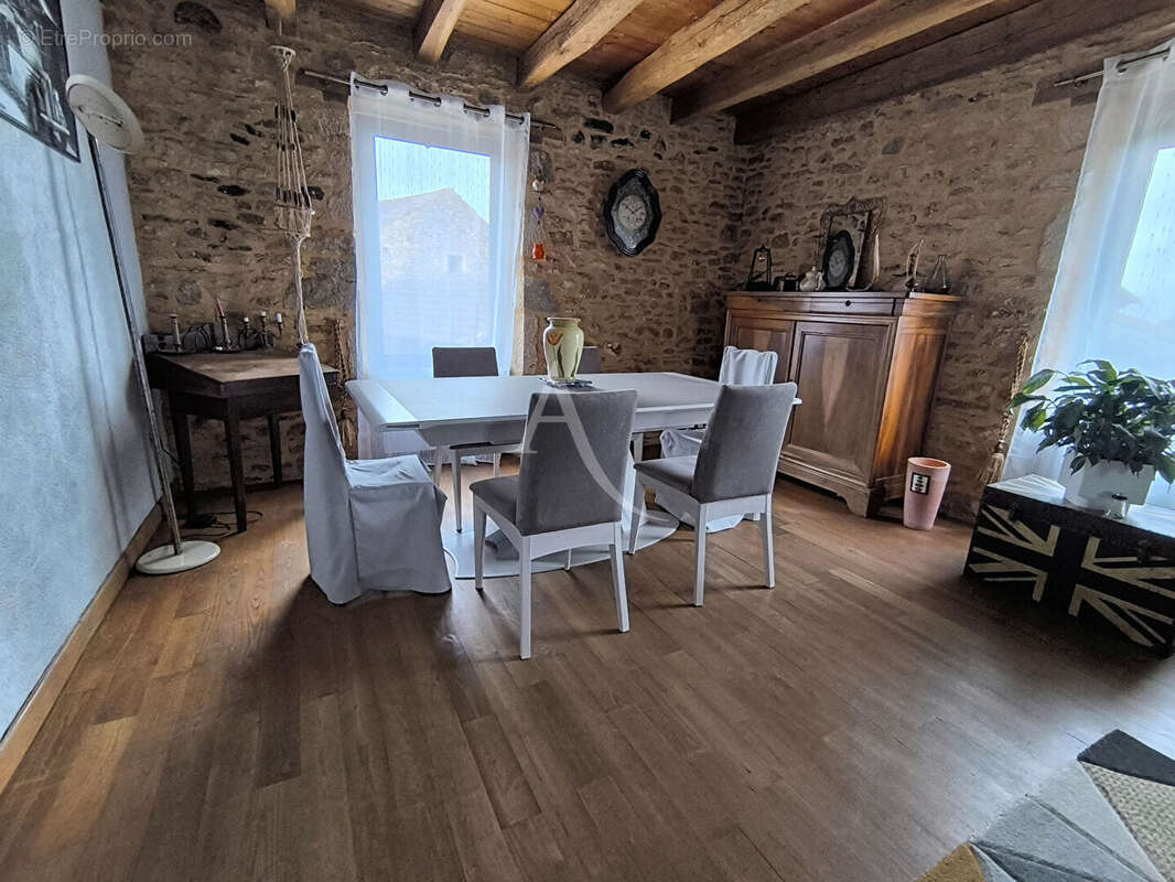 Corps de ferme: Maison en pierre 130m², parcelles de 5ha + granges - photo 7