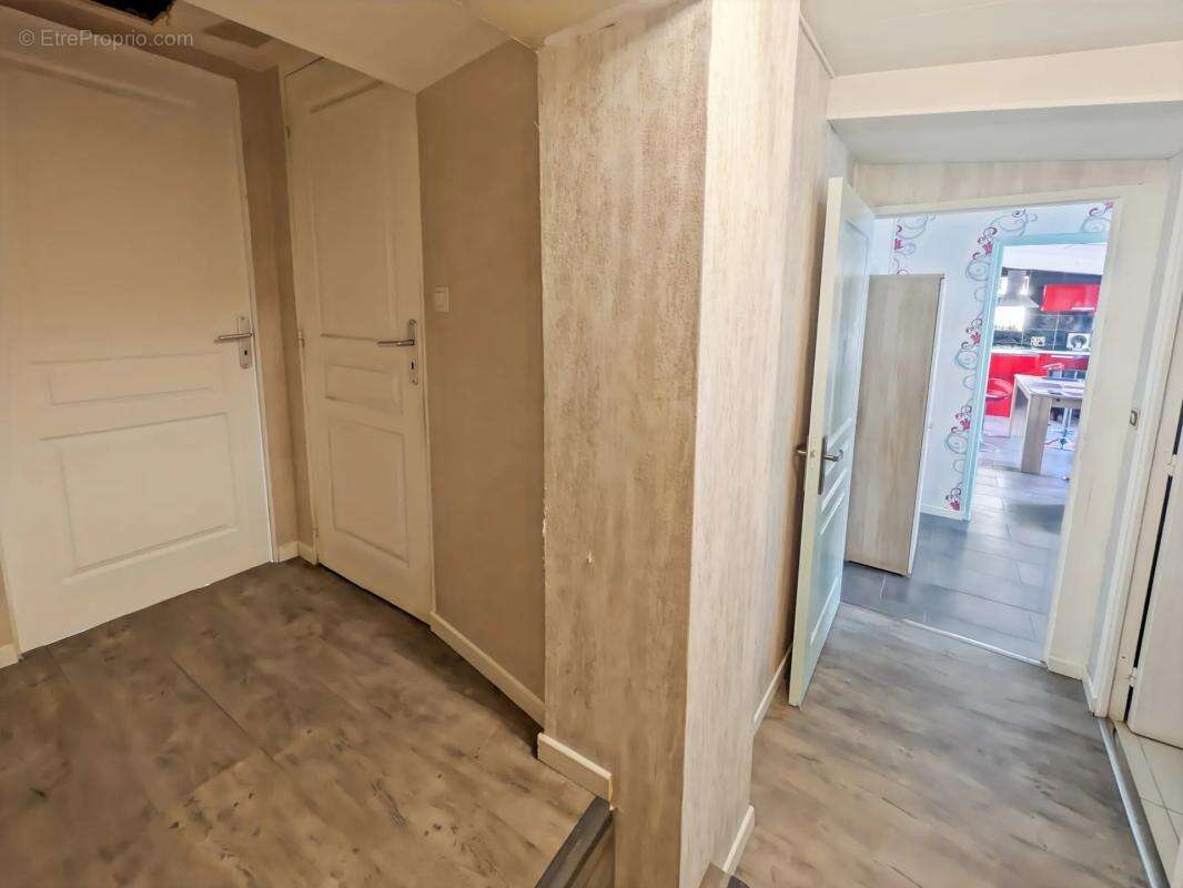 Maison à PERRIERS-EN-BEAUFICEL