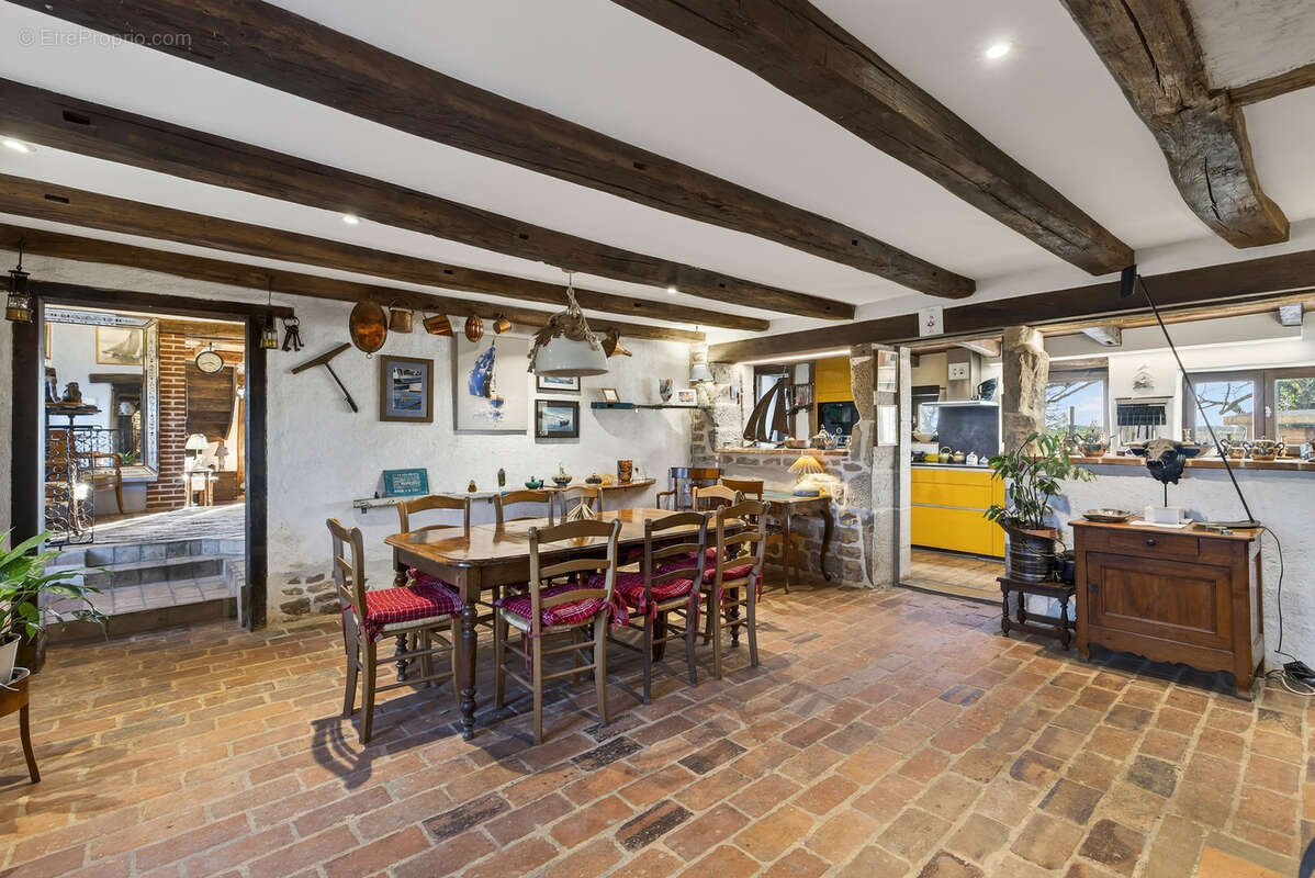 Maison à MONTREVEL-EN-BRESSE