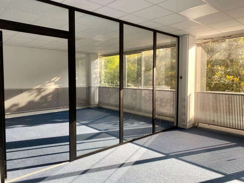 Commerce à SURESNES