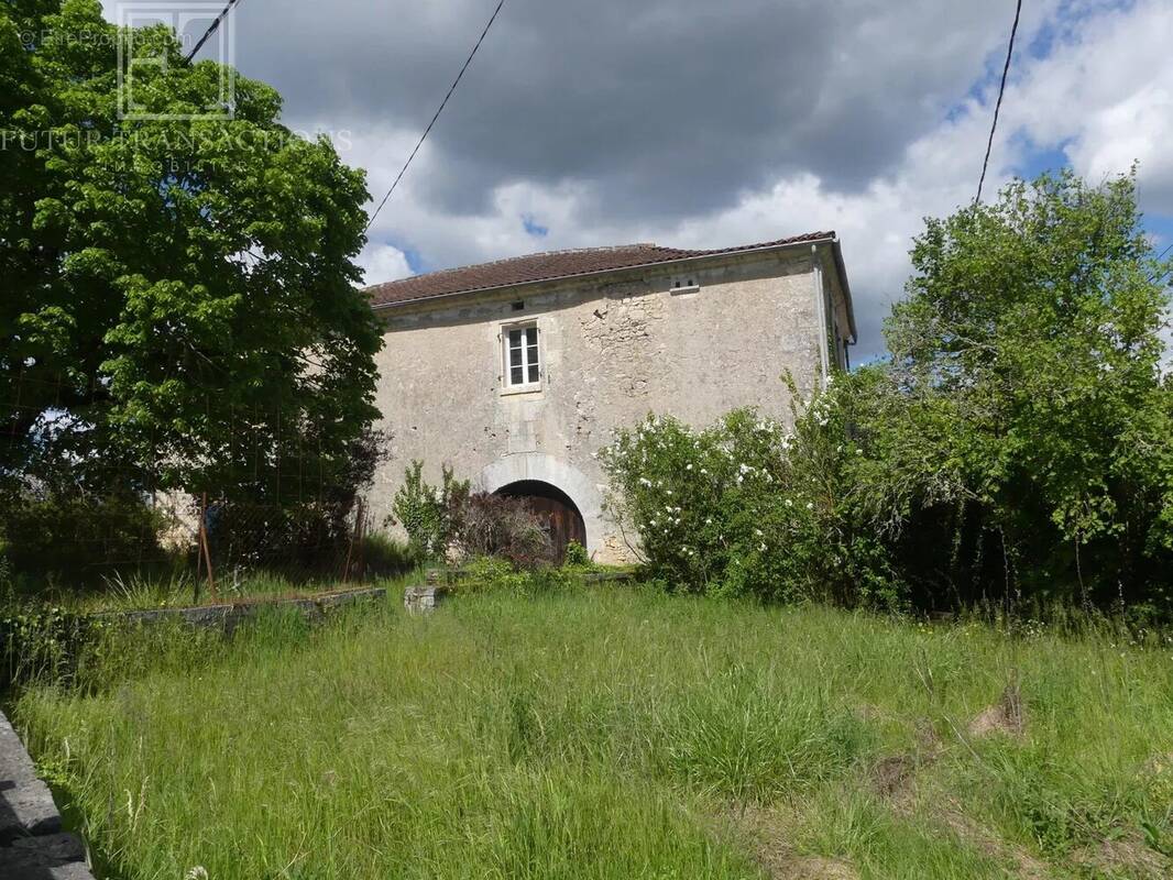 Maison à CONDAT-SUR-TRINCOU