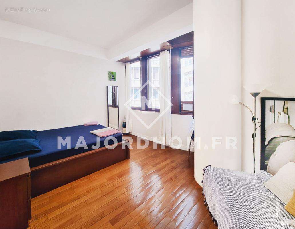 Appartement à MARSEILLE-1E
