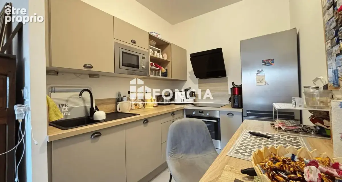 Une adresse privilégiée, un cadre exceptionnel et de beaux volumes ! pour cet appartement - photo 6