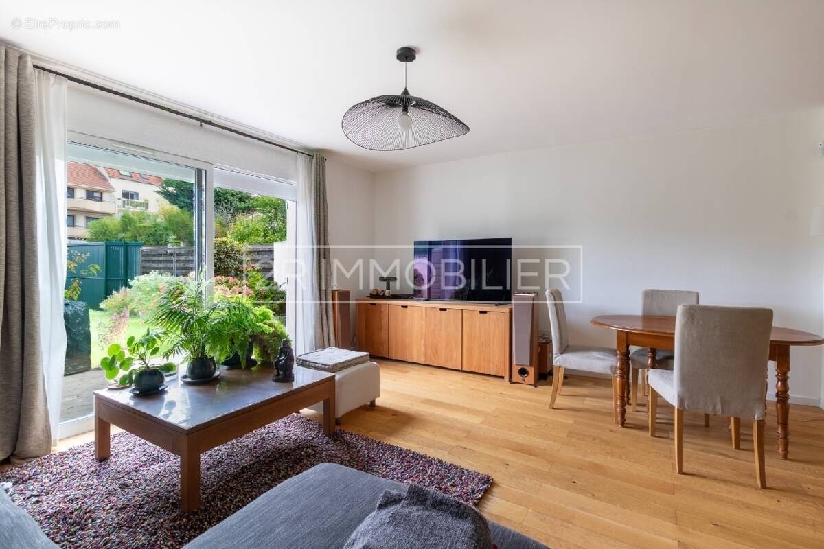 Maison à SAINT-THIBAULT-DES-VIGNES