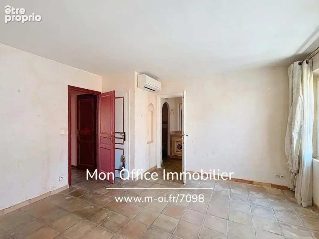 Référence : 7098-les - maison de maître t7 à rénover au coeur du village de cogolin - photo 9