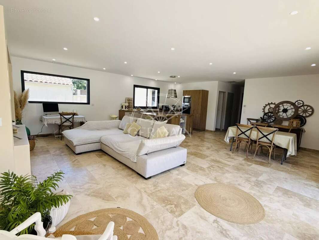 Maison à L'ISLE-SUR-LA-SORGUE