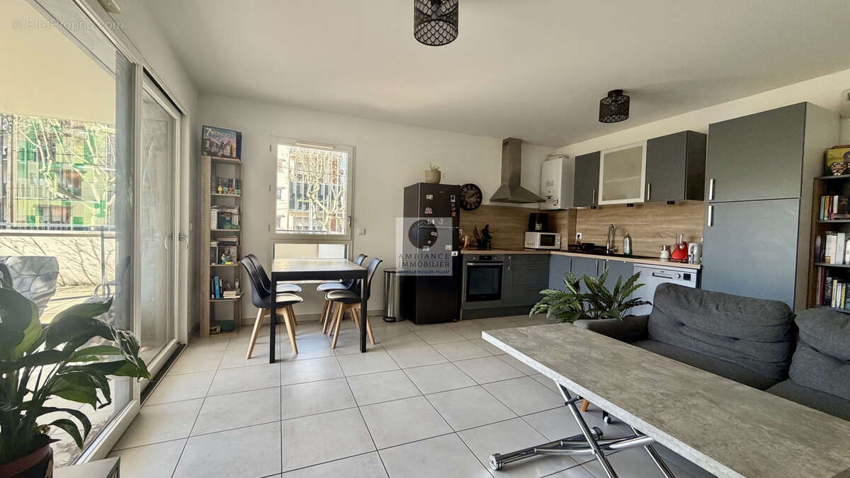 Appartement récent avec terrasse - photo 3