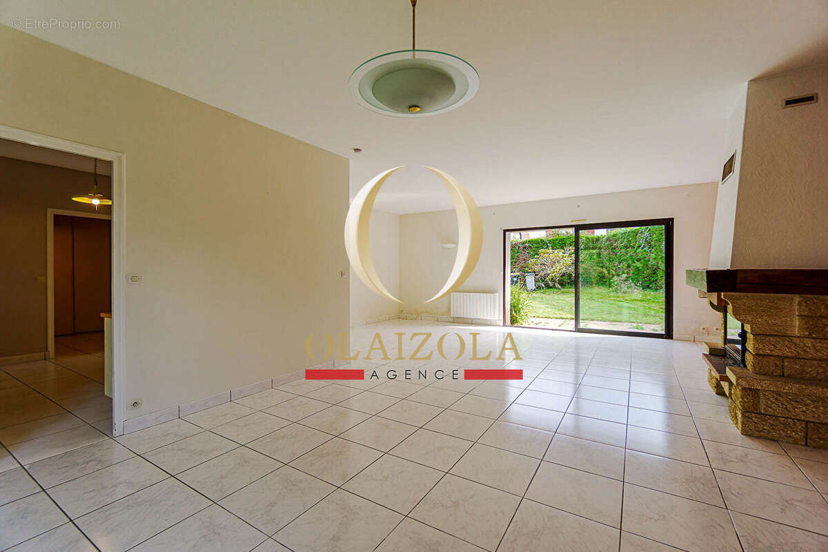 Maison à BASSUSSARRY