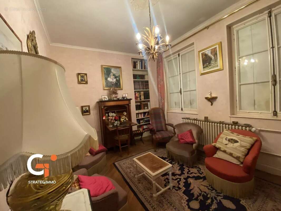 Maison à SAINT-ETIENNE-DU-ROUVRAY