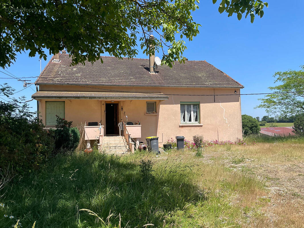 Maison à FRANGY-EN-BRESSE