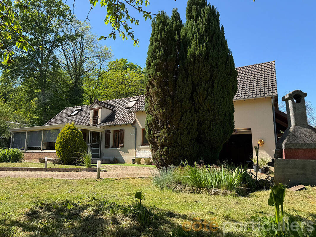 Maison à SAINT-BONNET-TRONCAIS