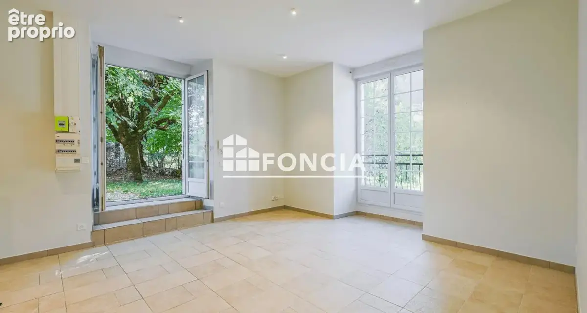 VARCES-ALLIÈRES-ET-RISSET  – T3 65 m² (RDJ de 144 m²) + Cave et Place de parking privative - photo 8