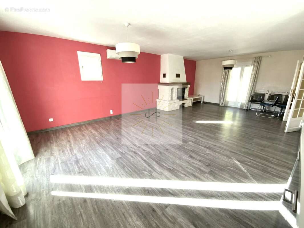 Maison à SAINT-PAUL-TROIS-CHATEAUX