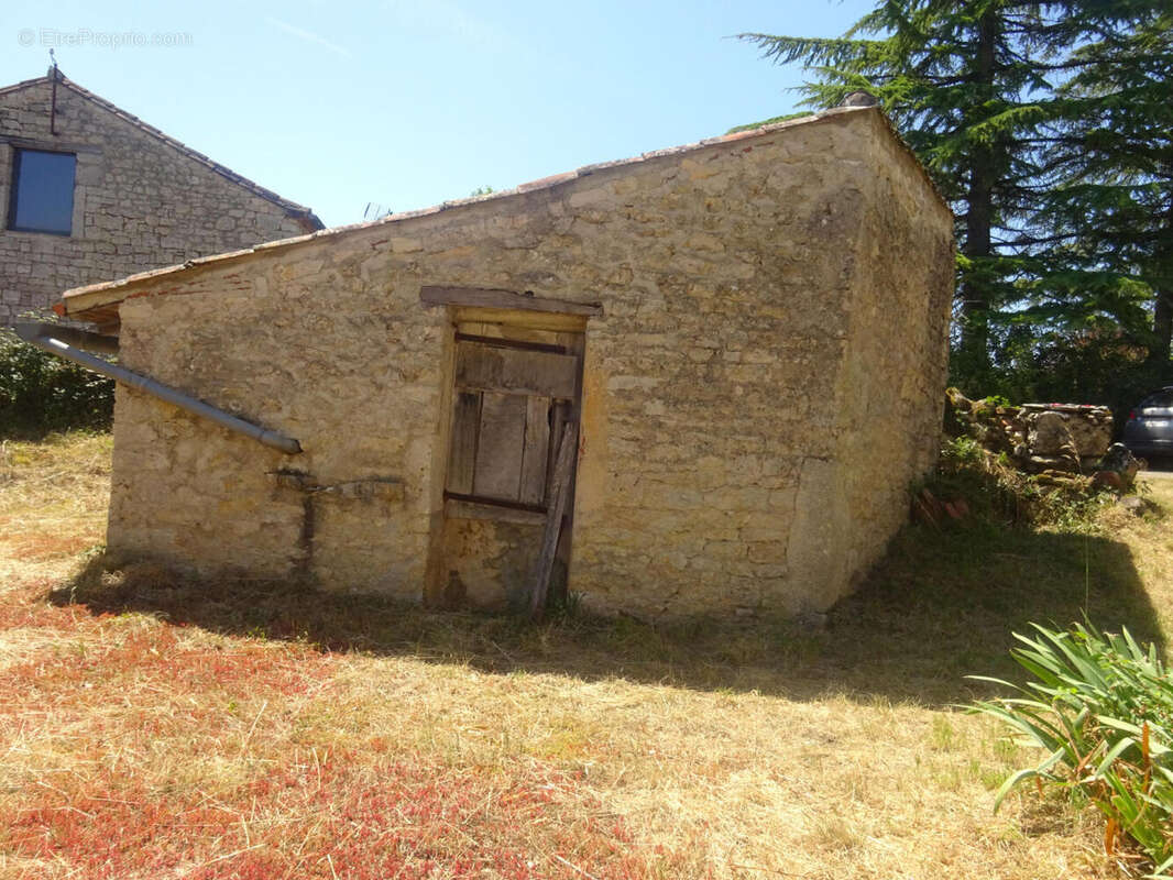 Cahors au nord Maison en pierre avec dépendances - photo 5