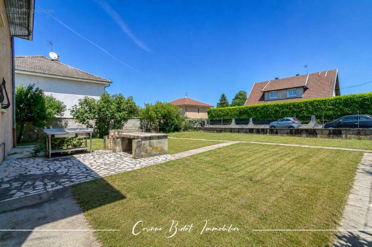 Maison 191 m² à Saint-Pierre-De-Chandieu  - photo 13