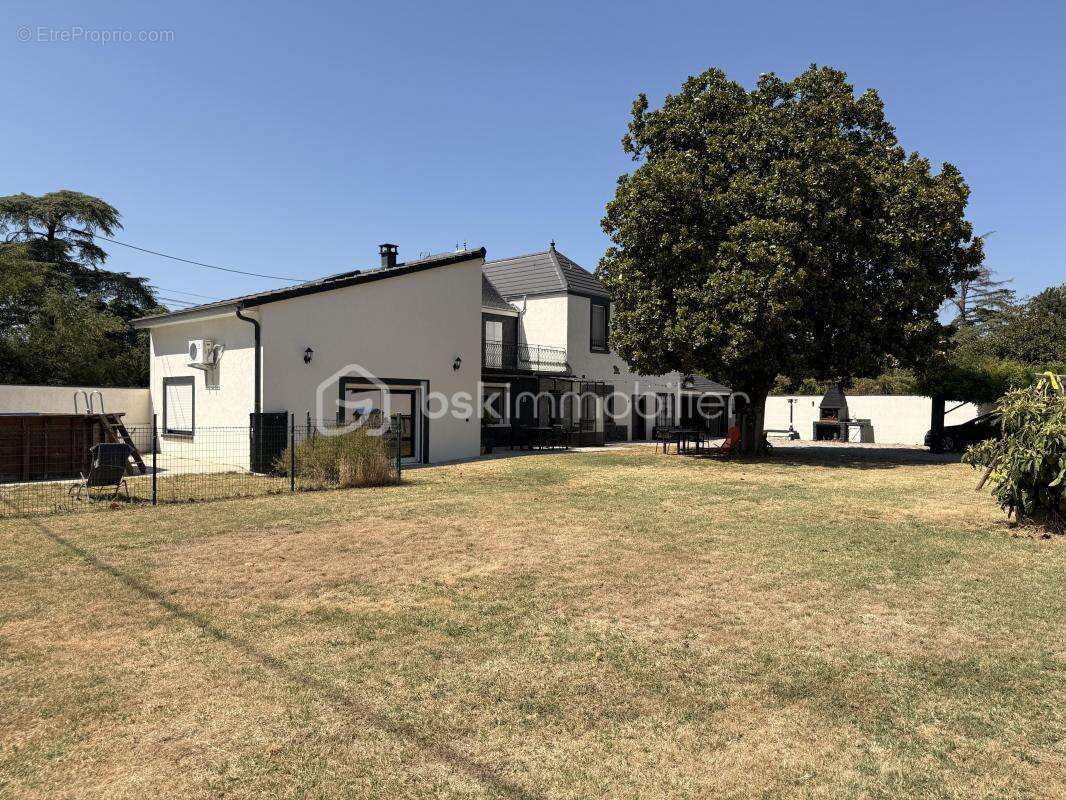 Maison de caractère rénovée – 178 m² – Espace parental – Piscine – Terrain de 1 214 m² - photo 12