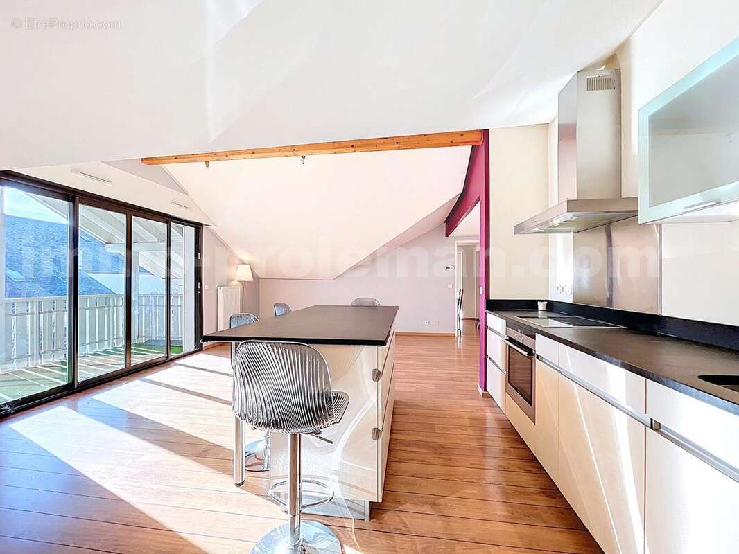 Appartement_T3_Lucinges_Lumineux_Genève_Ceva_tramway_Suisse_investissement_Séjour_ilôt_central_cuisine_ - Appartement à LUCINGES