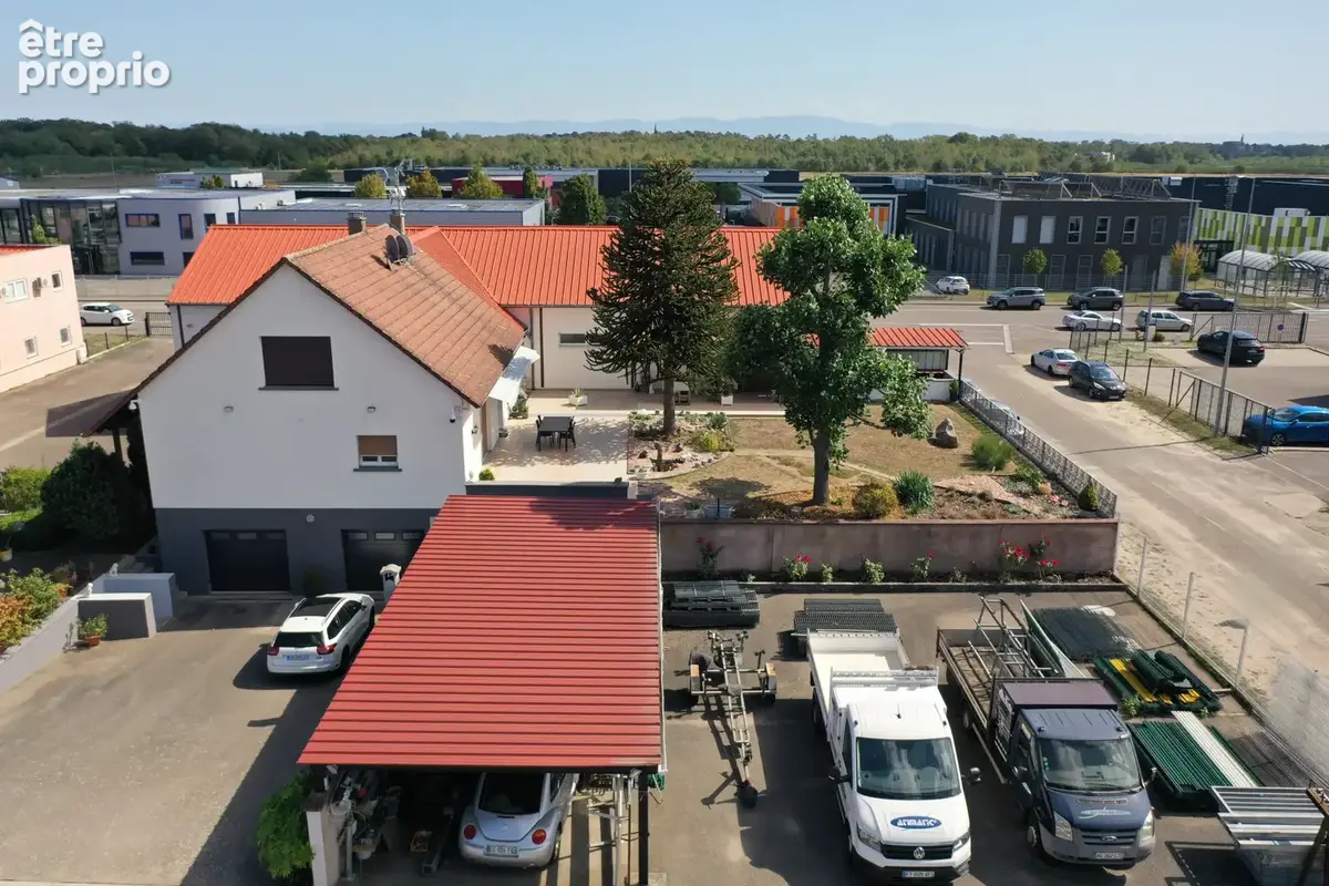 Immeuble de 1309m2 sur 21 ares - photo 2