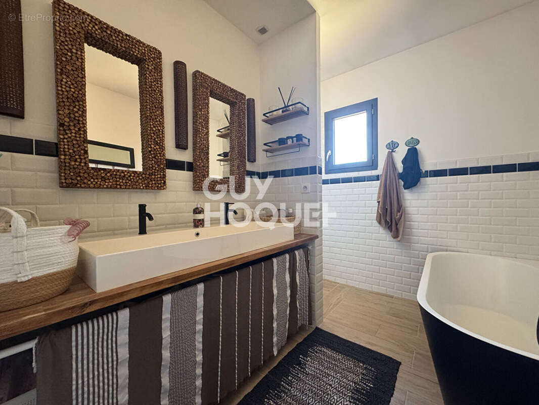 Maison CONTEMPORAINE 4 pièces à L'Isle-sur-la-Sorgue piscine à débordement - photo 10