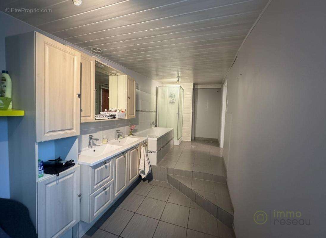 Maison 86 m² à Combles  - photo 6