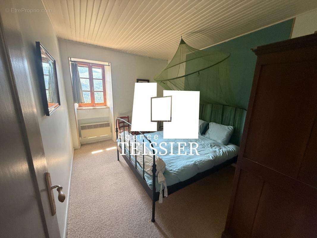 Maison à SAINT-MELANY