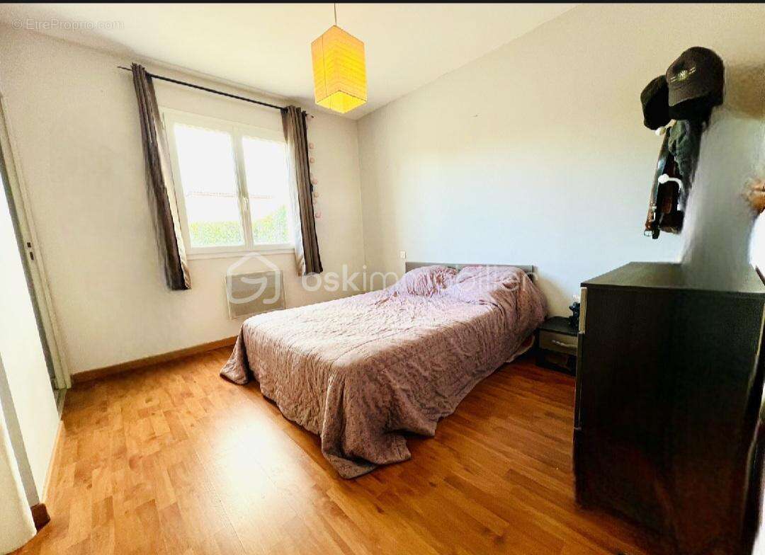 Dans une impasse maison de plain-pied avec 4 chambres et piscine - photo 6