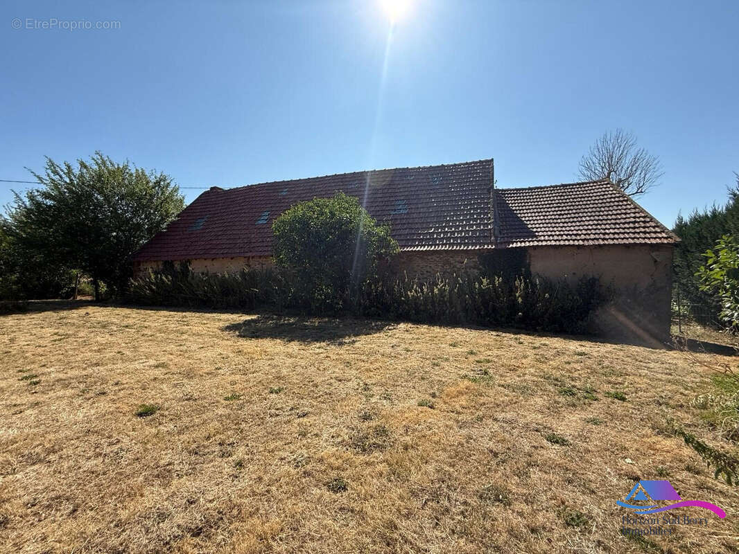 arriere de la grange - Maison à VESDUN