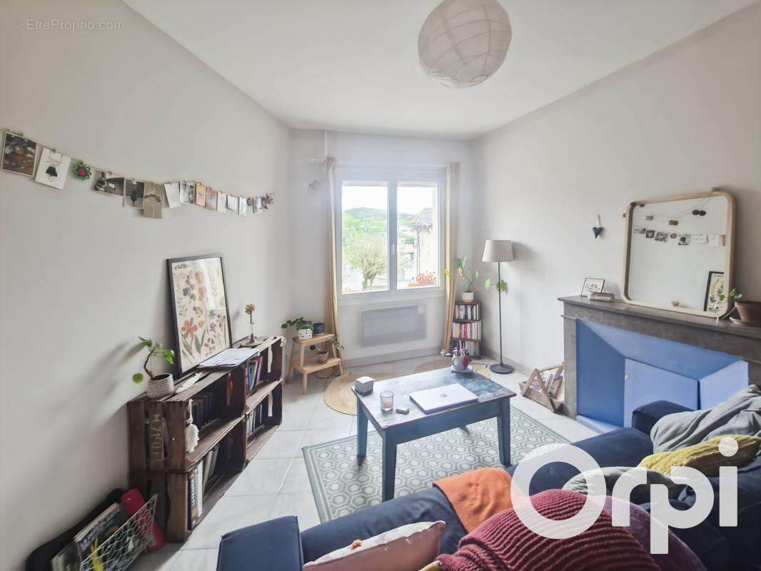 Appartement à SAINT-JULIEN-DE-PEYROLAS