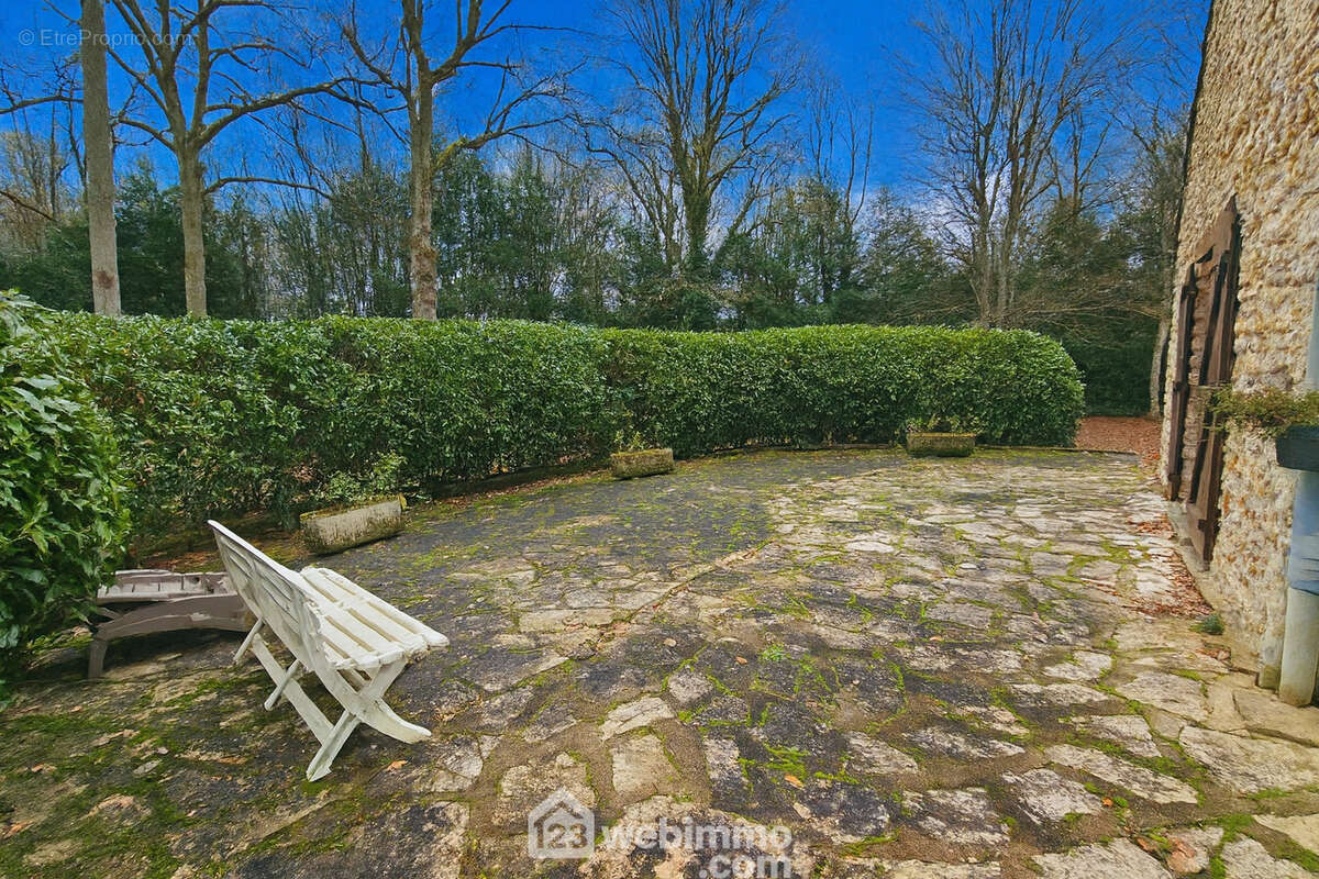 Voici la terrasse... - Maison à NOISY-SUR-ECOLE