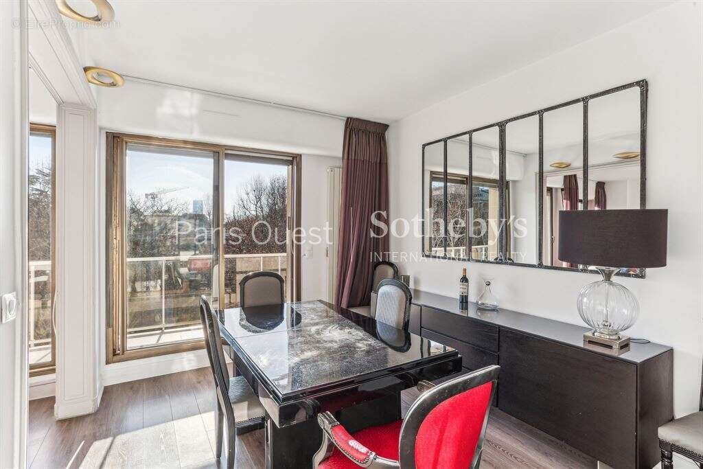 Appartement à NEUILLY-SUR-SEINE