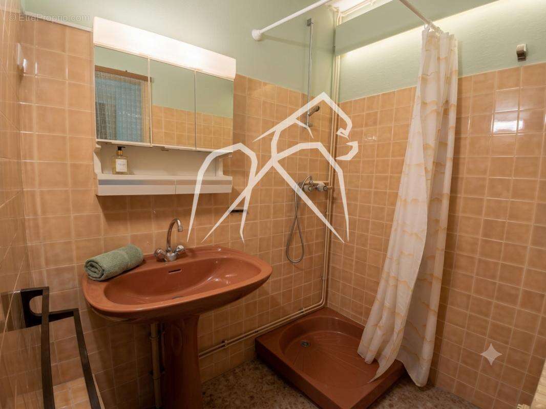 Rare à Montpellier Aiguerelles  Maison 8 pièces 230 m² avec piscine et terrain de 1 100 m²  fort potentiel – nombreux aménagemen - photo 17