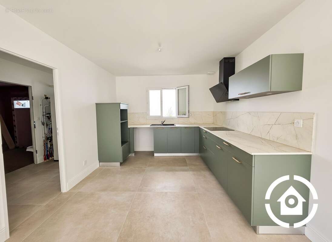 Maison 113 m² à Breuillet  - photo 9