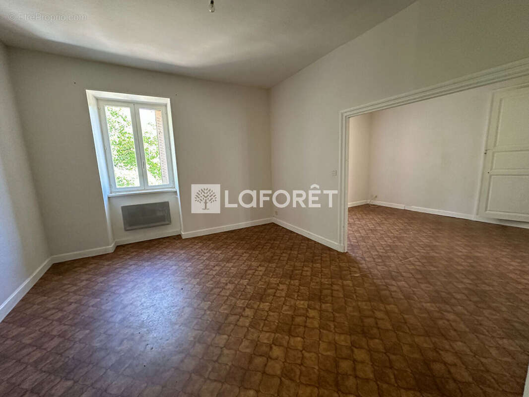 Appartement à LA PACAUDIERE