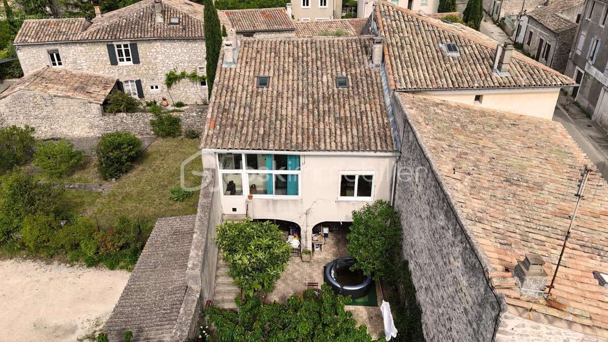 Maison de village rénovée avec jardin et caves - photo 2