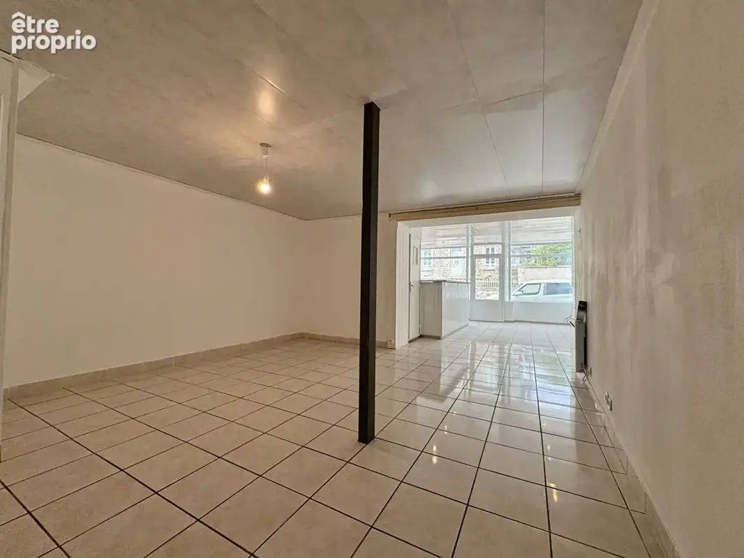 Maison de ville, en bon état, à potentiel locatif, Ag. du Donjon. - photo 6