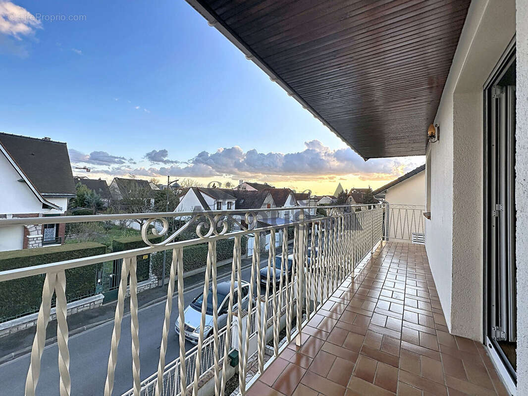Maison à CHENNEVIERES-SUR-MARNE