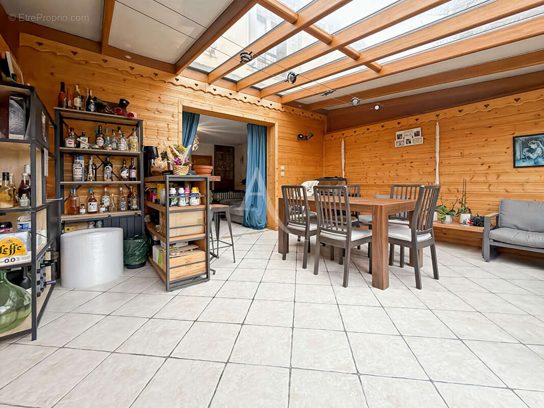 Maison à JOUY-LE-MOUTIER