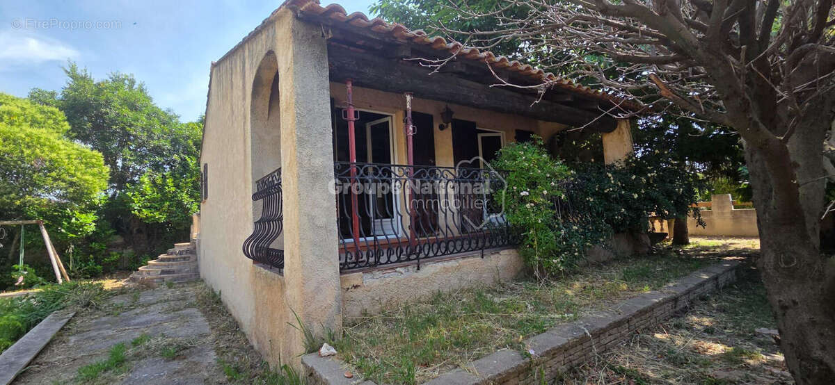 LES PENNES MIRABEAU, secteur calme et recherché, Villa de 100 m²  à rénover avec travaux de type 4 sur parcelle  de terrain de 4 - photo 3