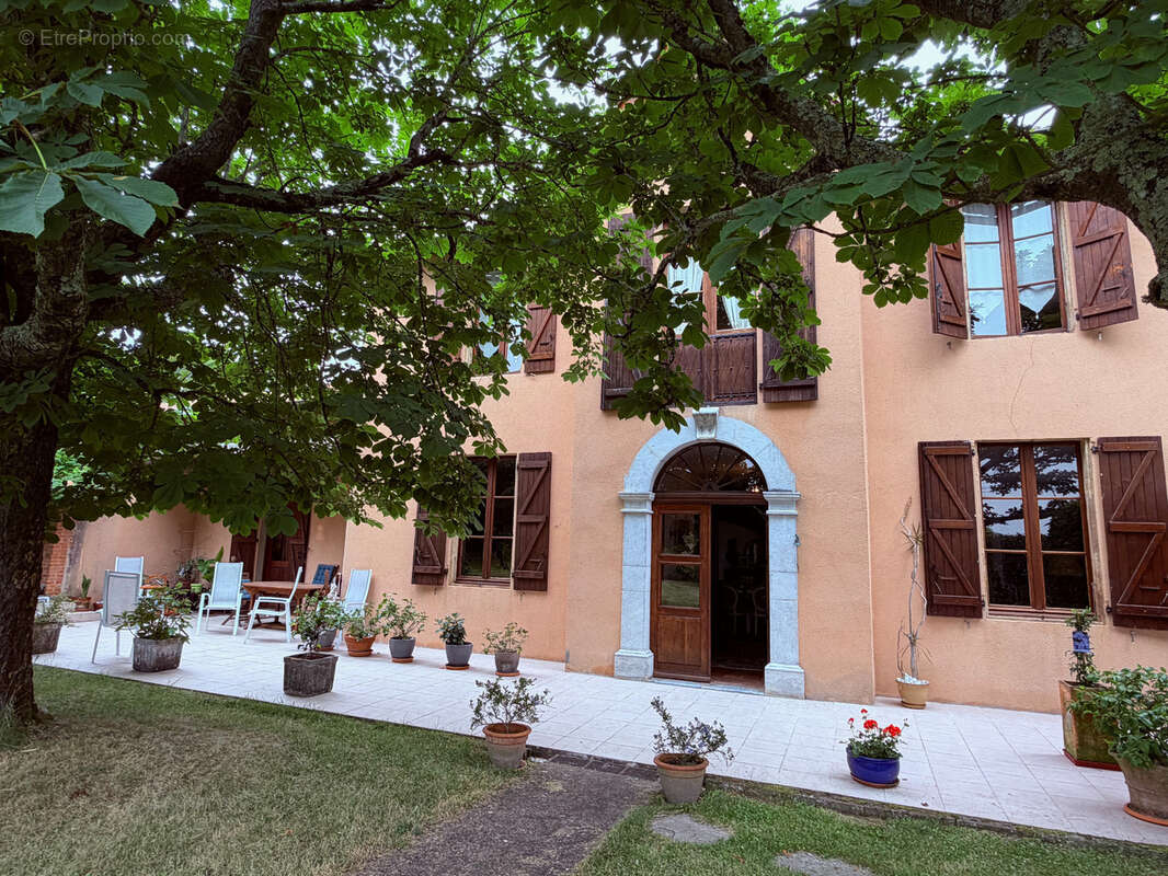 Propriété 358 m2 à vendre -avec 7700 m2 de parc - Maison 8 pièces de 234 m2, gîte de 124 m2 et piscine proche de MARCIAC (32) - photo 3