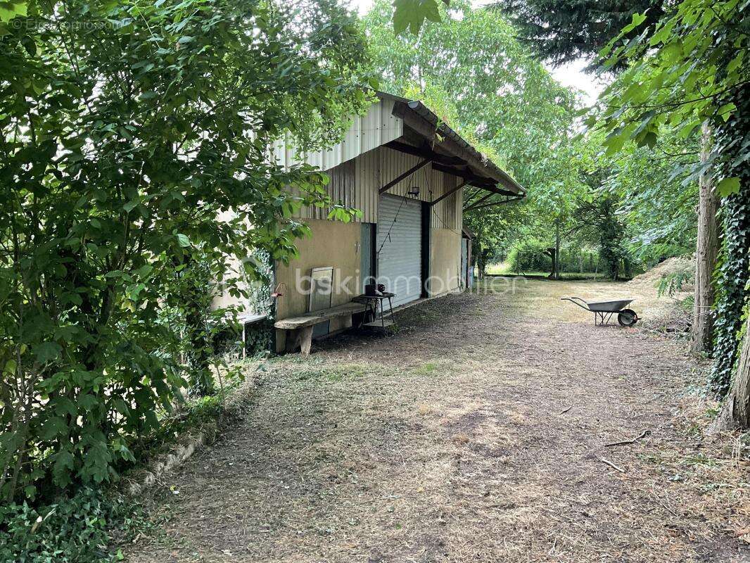 Maison à SAINT-THUAL