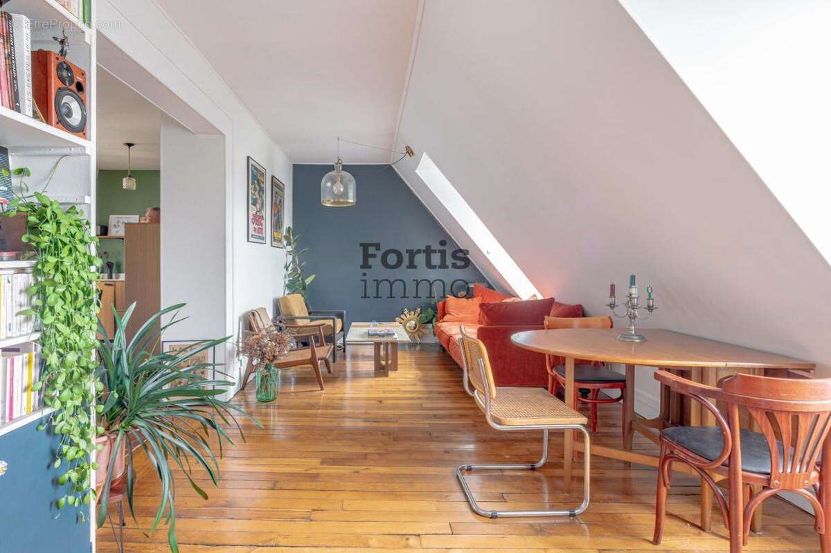 Appartement à PARIS-10E