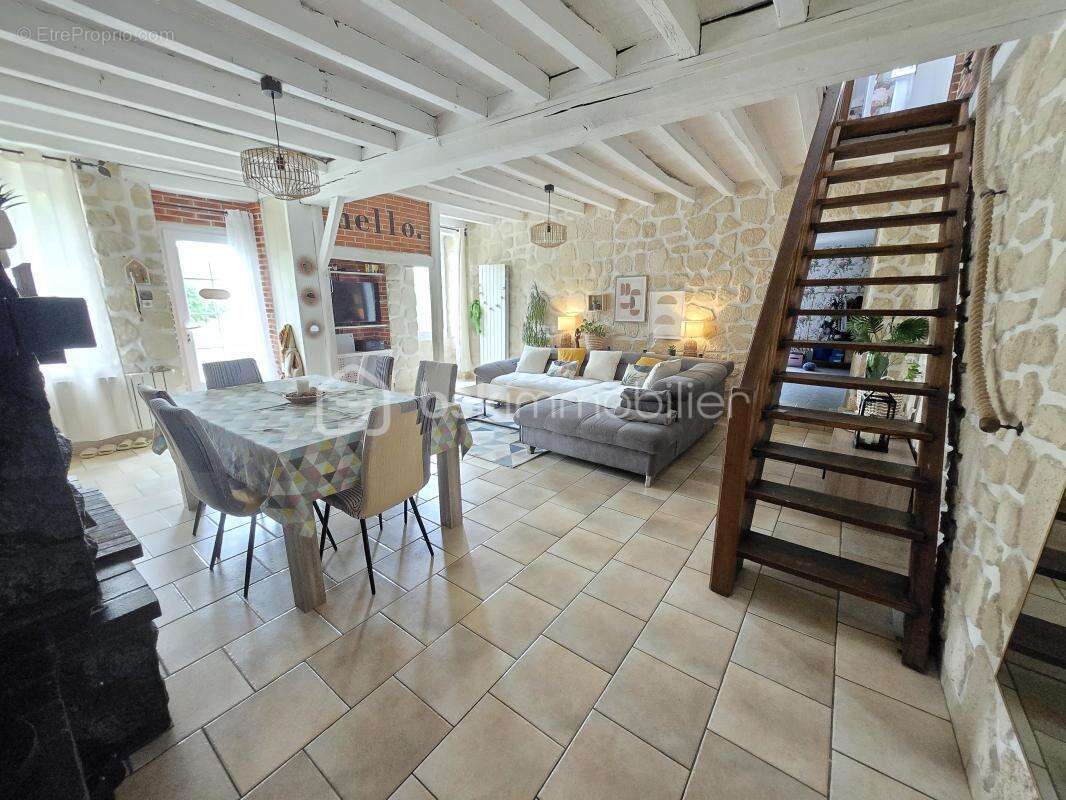 Maison à PRECY
