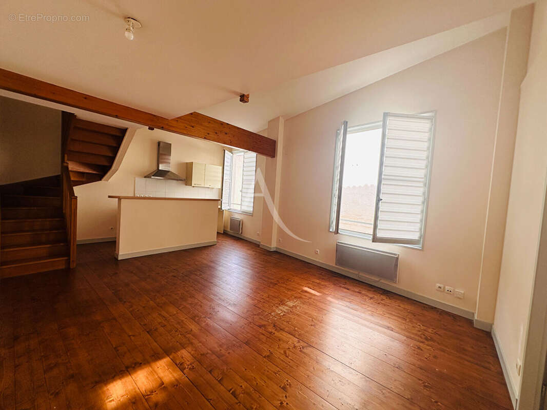 Duplex lumineux en plein coeur de ville avec parking sécurisé - photo 2