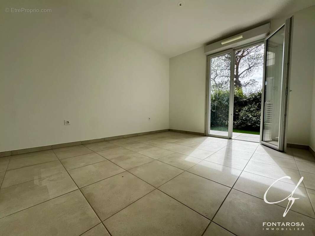 Appartement à PUGET-SUR-ARGENS