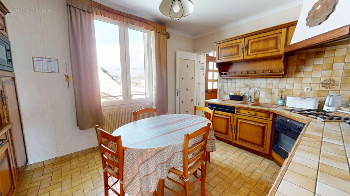 Maison à NAZELLES-NEGRON