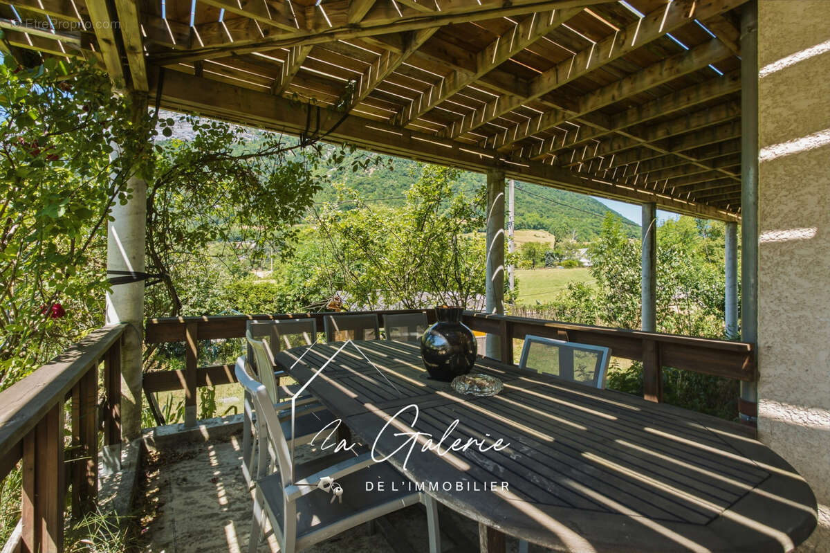 Rare a la vente belle maison situee sur saint martin le vinoux - photo 4